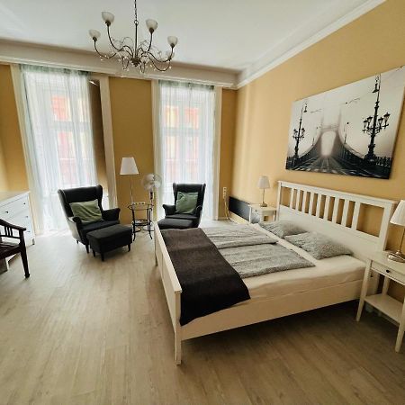 Academy Home - Elegant Place Next To The Parliament Budapest Bagian luar foto