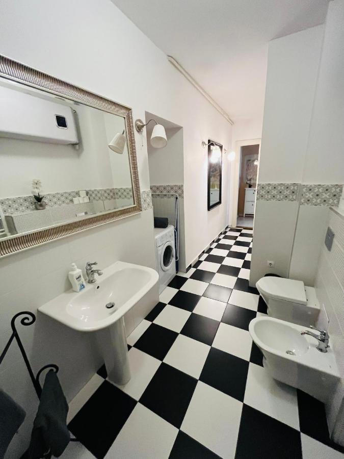 Academy Home - Elegant Place Next To The Parliament Budapest Bagian luar foto