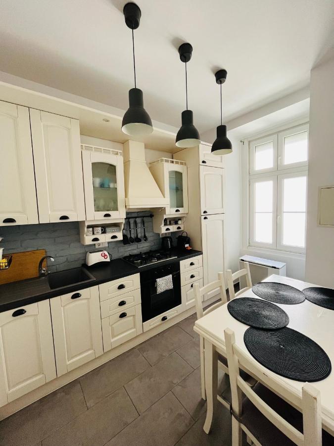Academy Home - Elegant Place Next To The Parliament Budapest Bagian luar foto