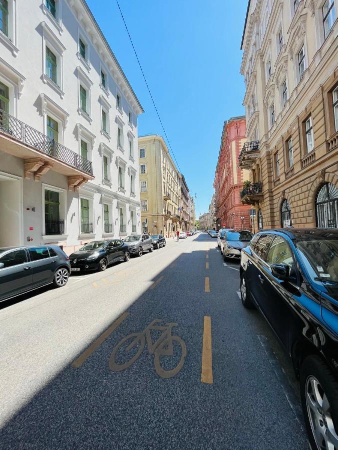 Academy Home - Elegant Place Next To The Parliament Budapest Bagian luar foto