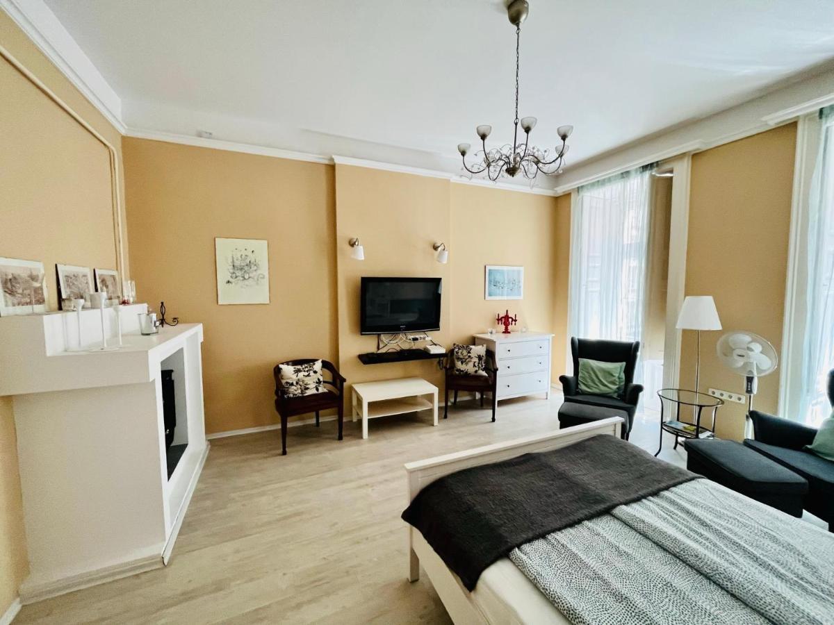 Academy Home - Elegant Place Next To The Parliament Budapest Bagian luar foto