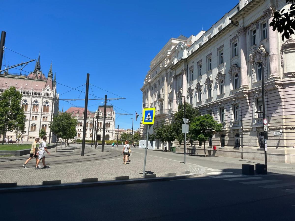 Academy Home - Elegant Place Next To The Parliament Budapest Bagian luar foto