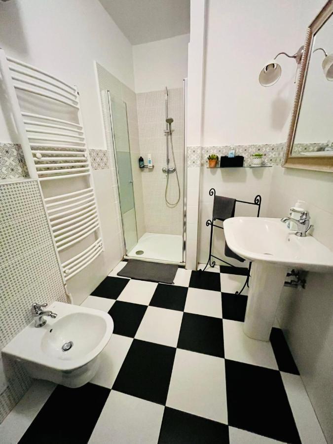 Academy Home - Elegant Place Next To The Parliament Budapest Bagian luar foto